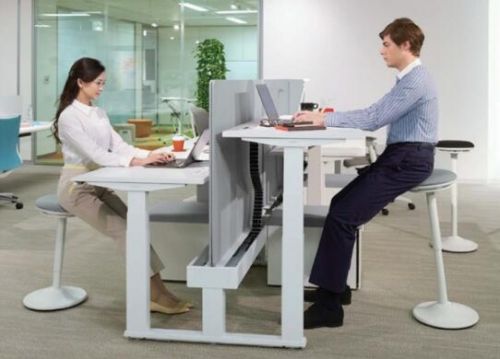 智能辦公桌椅發展到了得站著上班2
